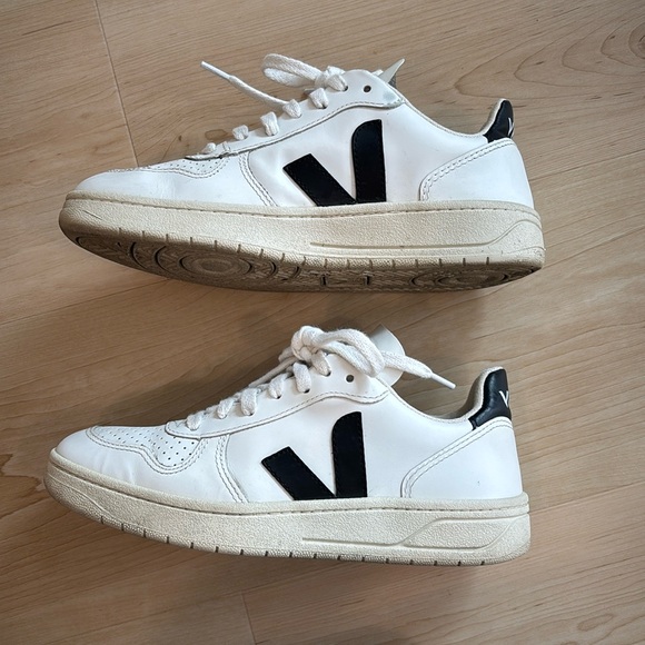 Veja V-10 White Black - Picture 6 of 9